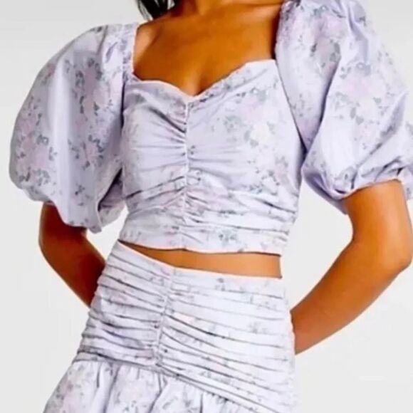 Express Lavender Purple Floral Short Puff Sleeve Ruched Cropped Top - Picture 1 of 5